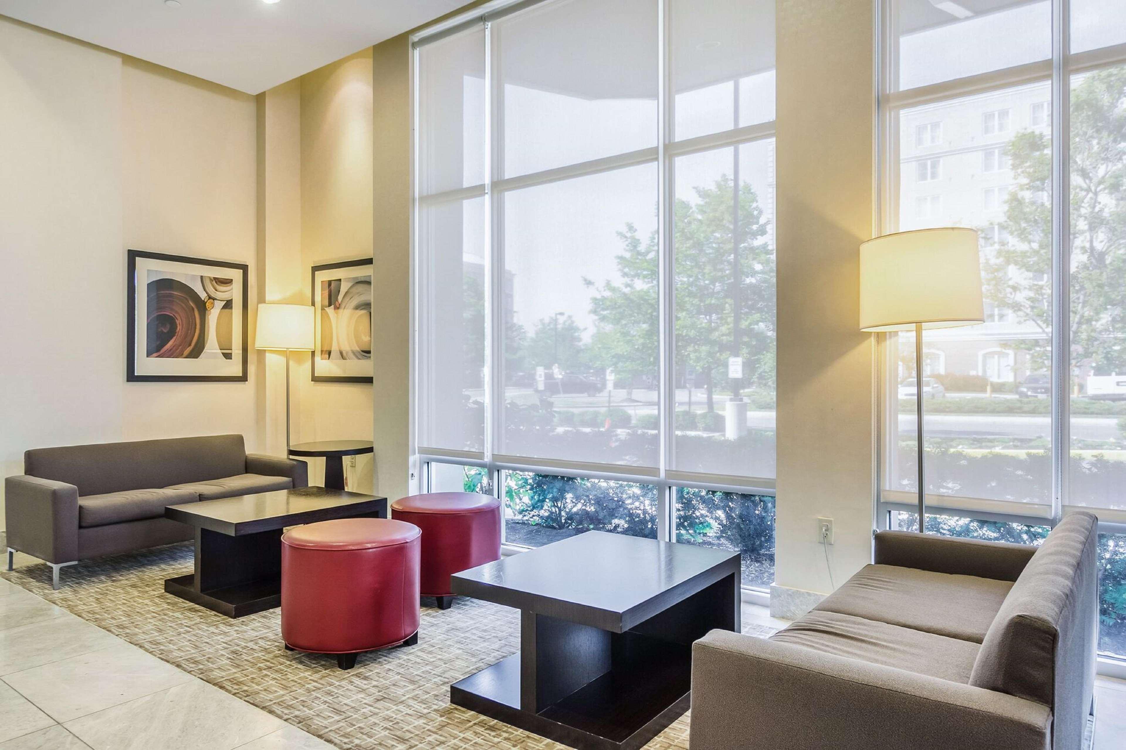 Embassy Suites By Hilton Newark Airport Elizabeth Exterior foto