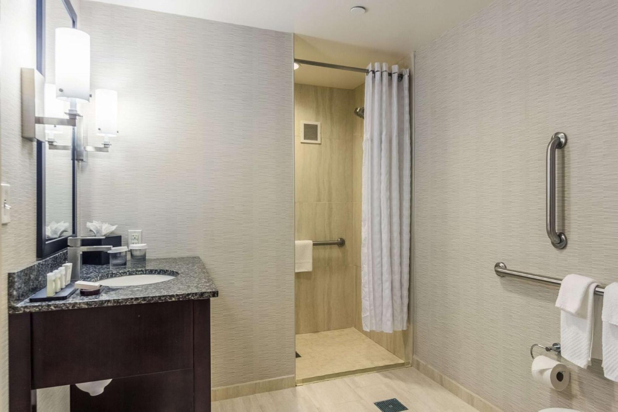 Embassy Suites By Hilton Newark Airport Elizabeth Exterior foto