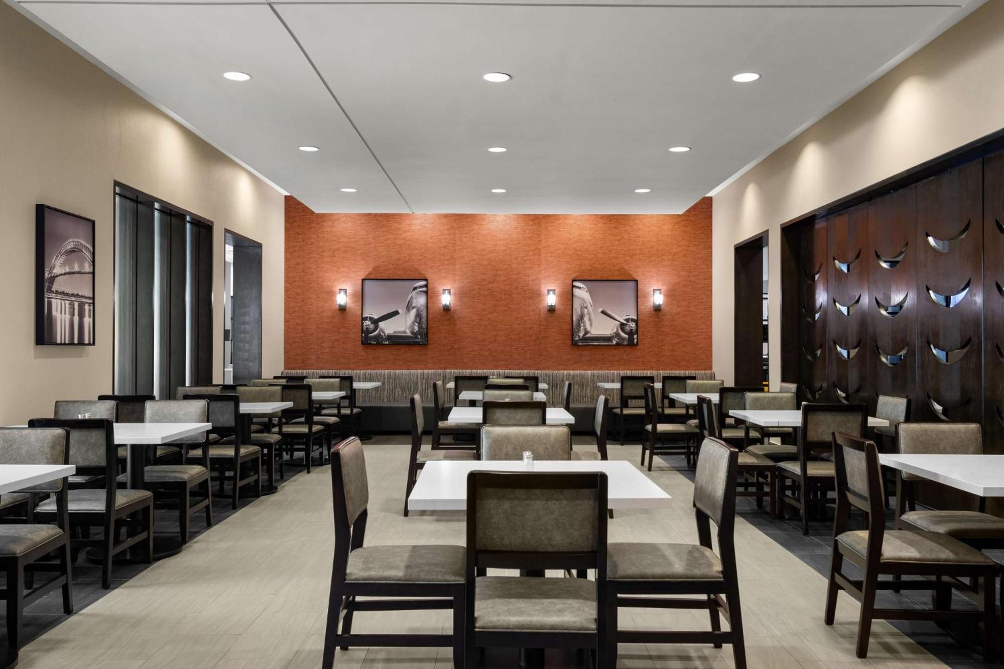 Embassy Suites By Hilton Newark Airport Elizabeth Exterior foto