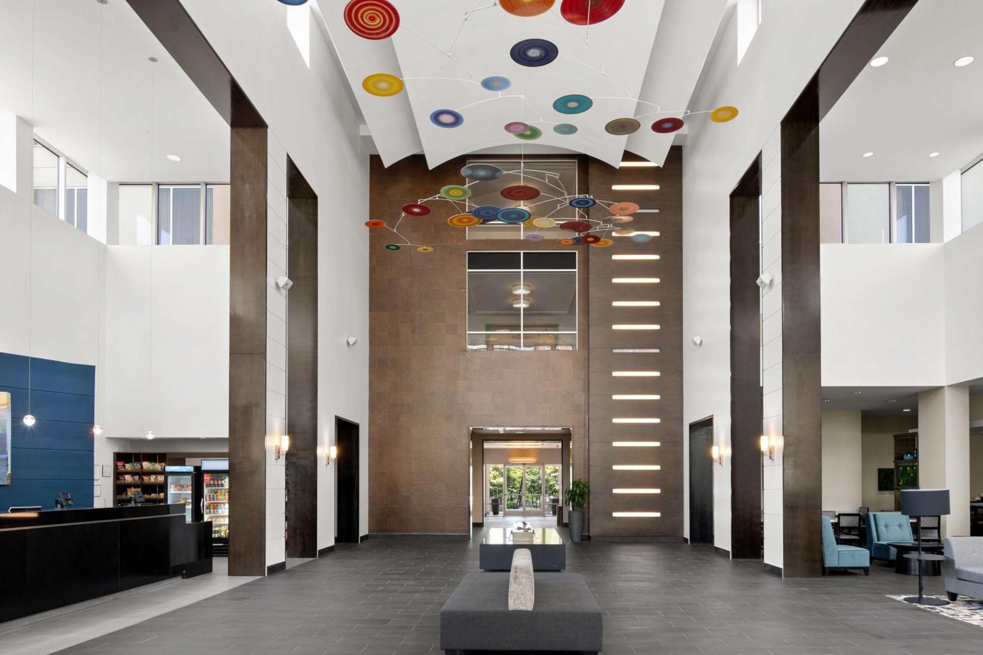 Embassy Suites By Hilton Newark Airport Elizabeth Exterior foto