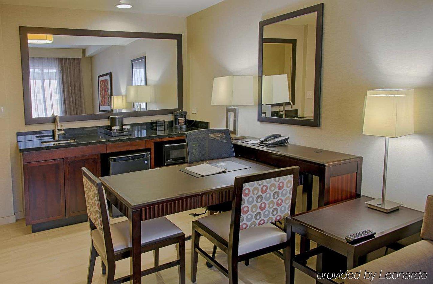 Embassy Suites By Hilton Newark Airport Elizabeth Exterior foto